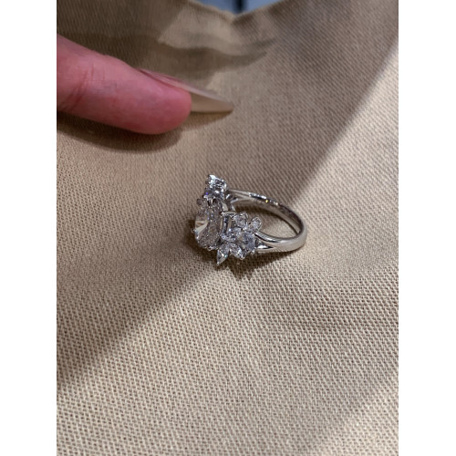 【尋光】清冷感爆閃蝴蝶橢圓鋯石戒指千金感重工輕奢鴿子蛋食指戒