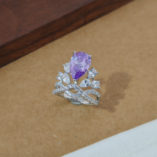 楠楠在逃公主紫色皇冠戒指閉口不可調閃爍戒指時尚輕奢食指戒指環