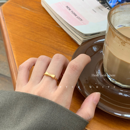 「在逃大小姐」輕奢高級感金色蝴蝶結戒指甜美可愛小衆感設計指環 「在逃大小姐」輕奢高級感金色蝴蝶結戒指甜美可愛小衆感設計指環