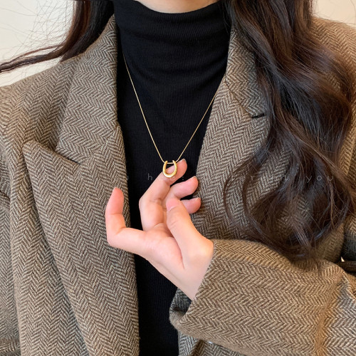 金色馬蹄吊墜項鍊女款2026新款爆款輕奢高級感鈦鋼毛衣鏈百搭配飾