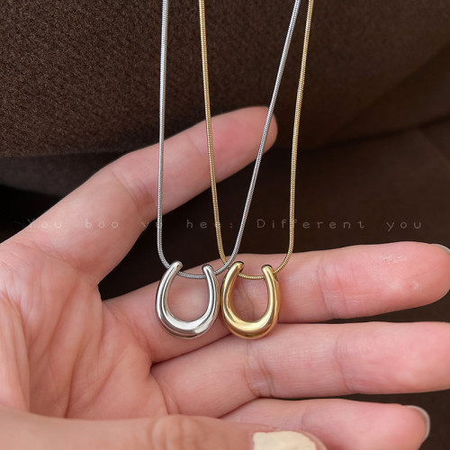 金色馬蹄吊墜項鍊女款2026新款爆款輕奢高級感鈦鋼毛衣鏈百搭配飾