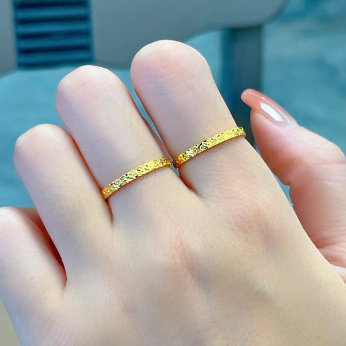 爆款輕奢碎碎冰戒指女小衆設計網紅滿天星鈦鋼鍍18k金素圈食指環