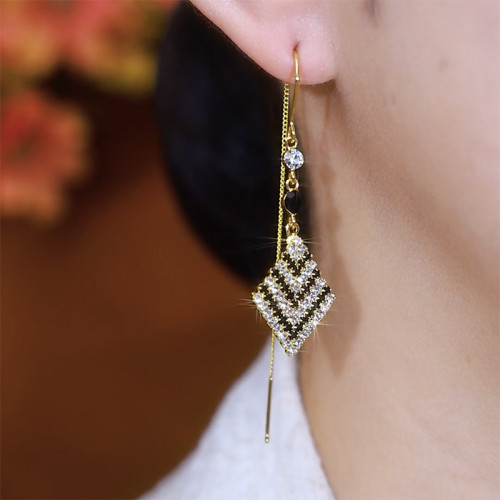 獨特設計高級感千鳥格菱形耳飾黑白鋯石超閃長款流蘇耳線顯臉瘦女 獨特設計高級感千鳥格菱形耳飾黑白鋯石超閃長款流蘇耳線顯臉瘦女