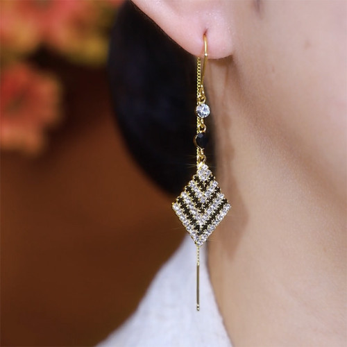 獨特設計高級感千鳥格菱形耳飾黑白鋯石超閃長款流蘇耳線顯臉瘦女 獨特設計高級感千鳥格菱形耳飾黑白鋯石超閃長款流蘇耳線顯臉瘦女