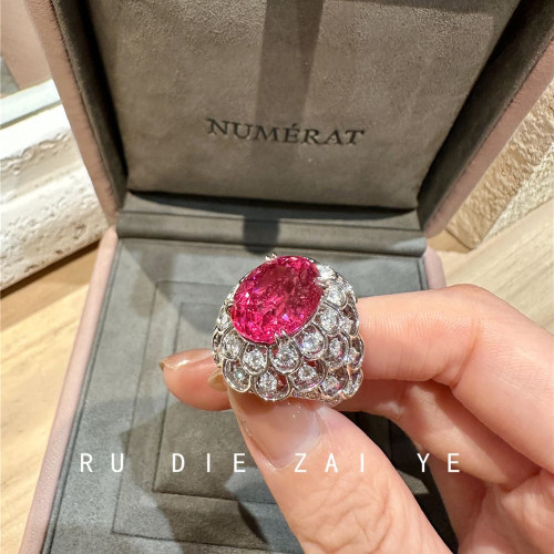 如蝶在野 桃紅玫瑰 爆閃玫紅鴿子蛋滿鑽戒指女輕奢高級重工開口戒 如蝶在野 桃紅玫瑰 爆閃玫紅鴿子蛋滿鑽戒指女輕奢高級重工開口戒