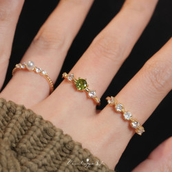 「萊茵月光」法式簡約高級感設計百搭包金小巧橄欖綠珍珠開口戒指