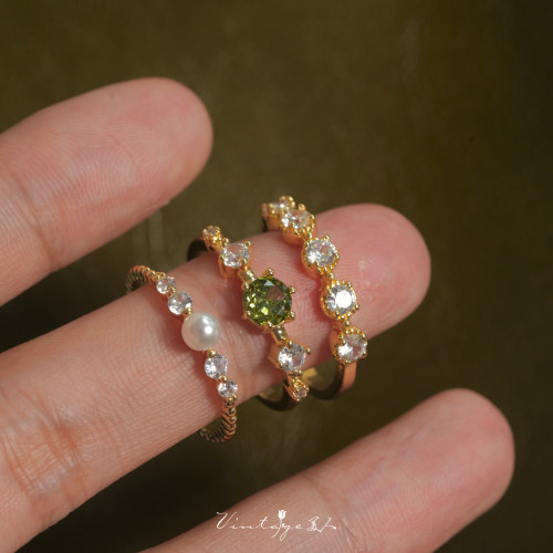 「萊茵月光」法式簡約高級感設計百搭包金小巧橄欖綠珍珠開口戒指