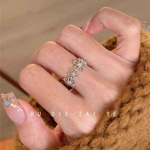 如蝶在野 甜美銀色蕾絲花環戒指女輕奢精緻春夏小衆設計開口戒指 如蝶在野 甜美銀色蕾絲花環戒指女輕奢精緻春夏小衆設計開口戒指