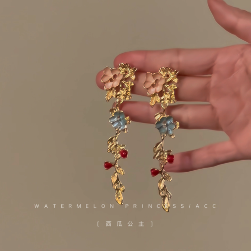 「春日現花」新中式國風耳環女古風金色花朵搭旗袍漢服馬面裙耳飾 「春日現花」新中式國風耳環女古風金色花朵搭旗袍漢服馬面裙耳飾