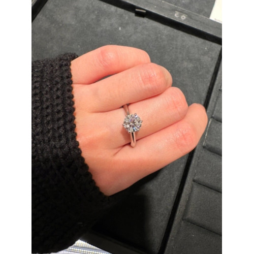 爆款女士戒指仿真1克拉六爪女款鑽戒活口閉口簡約情人節生日禮物 爆款女士戒指仿真1克拉六爪女款鑽戒活口閉口簡約情人節生日禮物