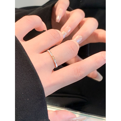 一鑽仿白貝母素圈戒指女小衆設計鈦鋼戒指女輕奢高級感對戒食指環 一鑽仿白貝母素圈戒指女小衆設計鈦鋼戒指女輕奢高級感對戒食指環