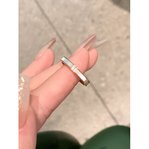 素戒仿白貝母戒指女輕奢高級感鈦鋼戒指素圈情侶對戒尾戒女食指環