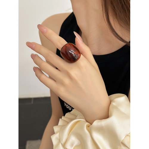 新款高級感個性誇張琥珀色樹脂戒指女冷淡風格百搭食指戒小衆指環