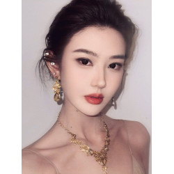 輕奢貴氣感香檳色鑲鑽項鍊耳環套裝2025新款女新娘禮服鎖骨鍊配飾