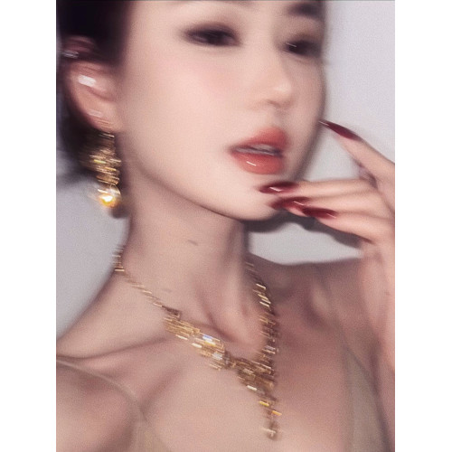 輕奢貴氣感香檳色鑲鑽項鍊耳環套裝2025新款女新娘禮服鎖骨鍊配飾