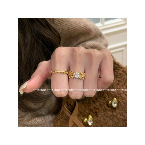 TiTi·中古金色閃鑽鳶尾花戒指老錢風復古重工爆閃鴿子蛋戒指指環 TiTi·中古金色閃鑽鳶尾花戒指老錢風復古重工爆閃鴿子蛋戒指指環