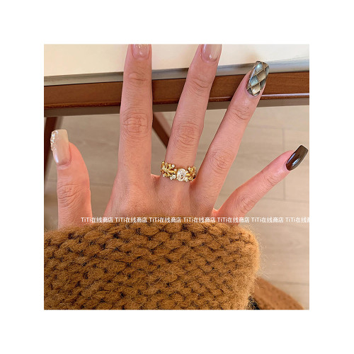 TiTi·中古金色閃鑽鳶尾花戒指老錢風復古重工爆閃鴿子蛋戒指指環 TiTi·中古金色閃鑽鳶尾花戒指老錢風復古重工爆閃鴿子蛋戒指指環