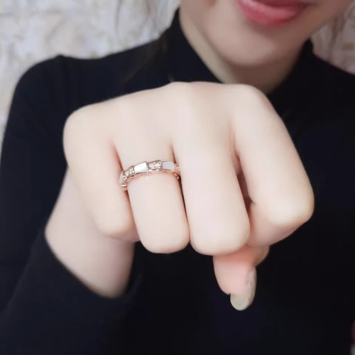 英國 【設計師】Cookie Kiss蛇形鑲鑽白貝殼戒指女18K金食指指環