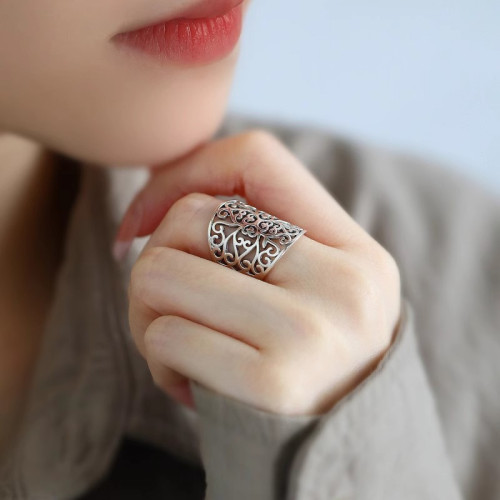 925銀復古新中式鏤空花紋藤蔓戒指環開口調節女士小衆設計高級感 925銀復古新中式鏤空花紋藤蔓戒指環開口調節女士小衆設計高級感