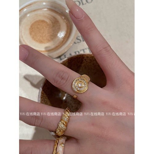 老錢感中古風金色蛋面食指戒曡戴鎏金花朵寶石戒指圓牌小拇指尾戒 老錢感中古風金色蛋面食指戒曡戴鎏金花朵寶石戒指圓牌小拇指尾戒