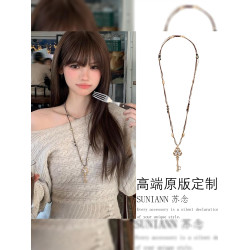 復古鳶尾花浮雕鑰匙串珠編繩項鍊女小衆高級感百搭獨特毛衣鏈配飾