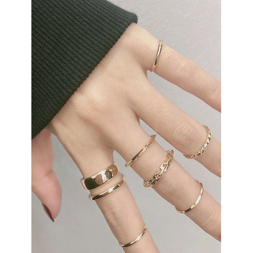 戒指女曡戴輕奢高級感小衆設計套裝ins指環不掉色尾戒小指鈦鋼素