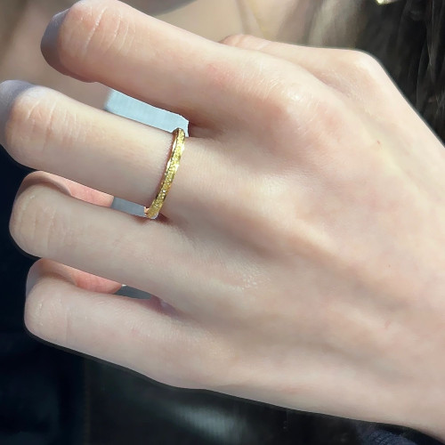 精緻大小姐專屬！洗澡洗手不掉色古法磨砂金河細膩戒指中指食指戒