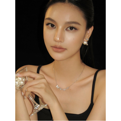 Boonee alus天然白貝母蝴蝶項鍊輕奢小衆設計氣質鎖骨鍊生日禮物 Boonee alus天然白貝母蝴蝶項鍊輕奢小衆設計氣質鎖骨鍊生日禮物