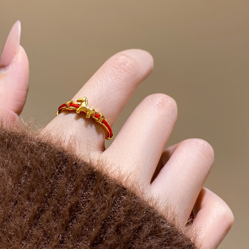沙金小馬紅繩開口戒指2026新款爆款小衆設計尾戒女小指輕奢高級感 沙金小馬紅繩開口戒指2026新款爆款小衆設計尾戒女小指輕奢高級感