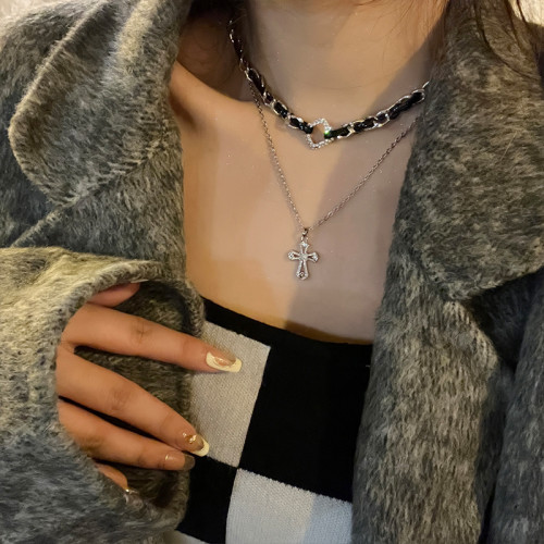 小衆設計十字架雙層曡戴項鍊女甜酷風皮質編織項圈個性鎖骨鍊頸鏈 小衆設計十字架雙層曡戴項鍊女甜酷風皮質編織項圈個性鎖骨鍊頸鏈