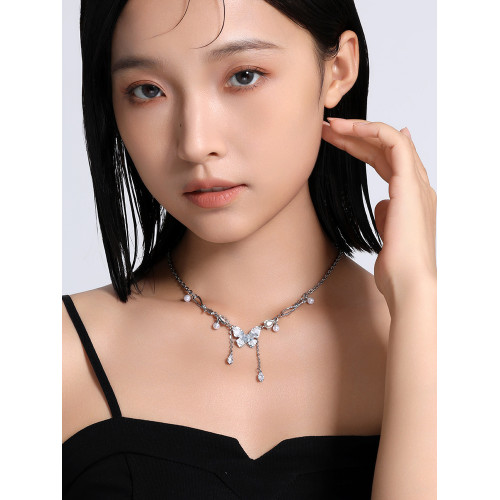碎冰藍鋯石蝴蝶流蘇吊墜項鍊配飾女輕奢小衆夏天高級感甜酷鎖骨鍊