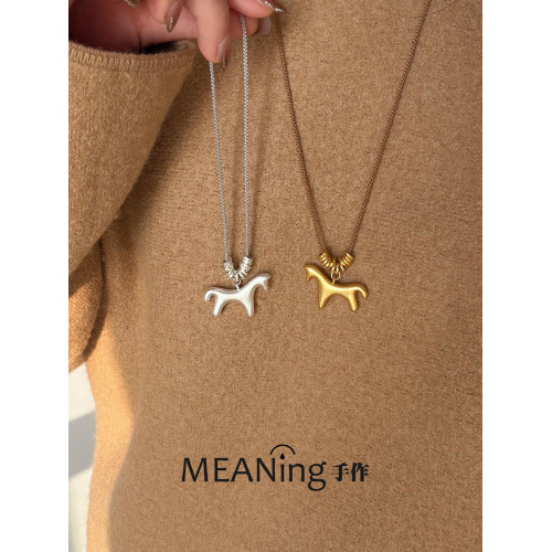 馬上有錢項鍊秋冬長款毛衣鏈繩款小馬項鍊女配飾簡約小衆高級感 馬上有錢項鍊秋冬長款毛衣鏈繩款小馬項鍊女配飾簡約小衆高級感