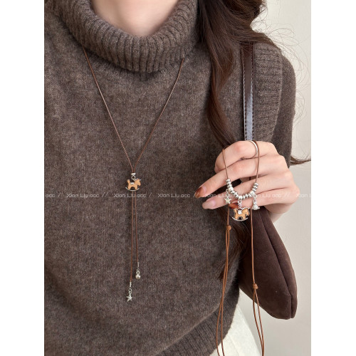 秋冬復古小馬吊墜項鍊女2026新款爆款小衆時尚百搭長款毛衣鏈配飾