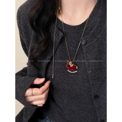 新年紅色小馬吊墜項鍊女高級感秋冬長款毛衣鏈日常百搭本命年配飾