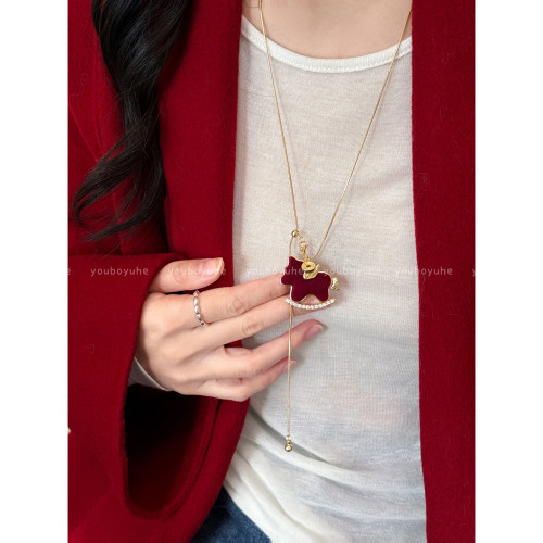 新年紅色小馬吊墜項鍊女高級感秋冬長款毛衣鏈日常百搭本命年配飾