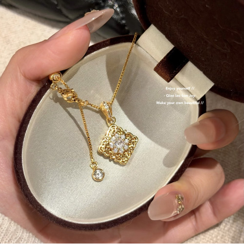 【喬老板Joy】四葉草項鍊拉絲金色雙面閃鑽鎖骨鍊復古宮廷布契潮