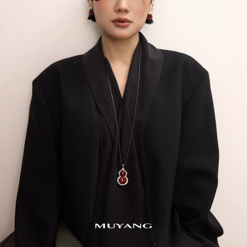 慕陽MUYANG赤葫項鍊女新年禮物高級感小衆葫蘆吊墜紅色配飾毛衣鏈