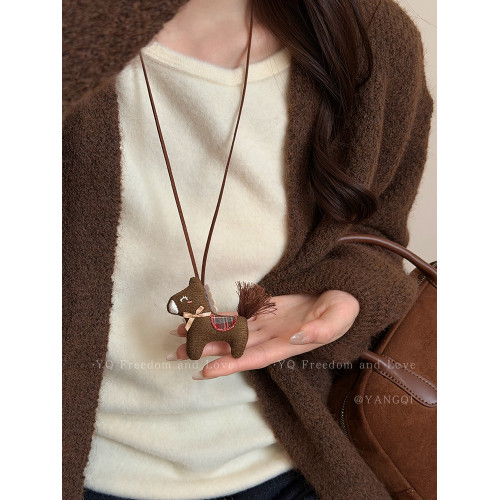 馬年討喜~新年紅色可愛毛絨布藝小馬項鍊女本命年長款毛衣鏈配飾