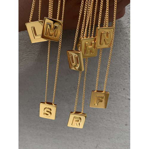 小金牌字母項鍊女金色吊墜輕奢高級感復古2026新款氣質鎖骨毛衣鏈