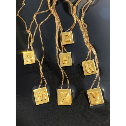 小金牌字母項鍊女金色吊墜輕奢高級感復古2026新款氣質鎖骨毛衣鏈