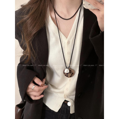 皮質愛心項鍊長款掛脖配飾女毛衣鏈輕奢小衆高級感衛衣鏈2025新款