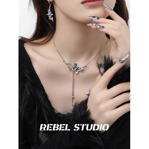 靈蛇滴油蝴蝶毛衣鏈女配飾品輕奢高級感小衆獨特原創設計新款項鍊