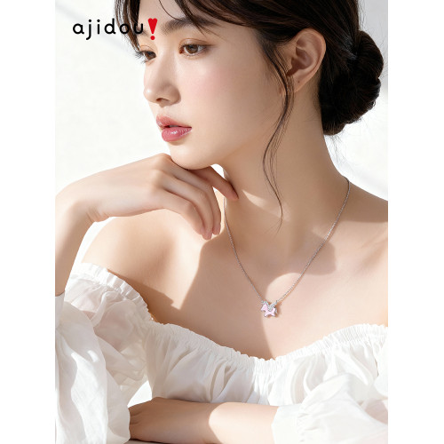 AJIDOU阿吉豆項鍊女款生肖馬上有錢吊墜新年紅色毛衣鏈輕奢鎖骨鍊