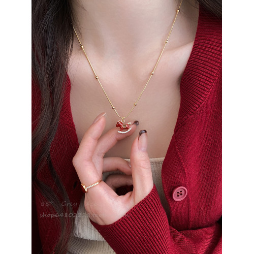 小馬珍珠項鍊女新款高級精緻本命年鎖骨鍊小衆吊墜毛衣鏈頸鏈配飾