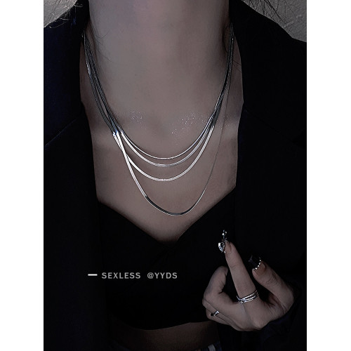 yyds 簡約冷淡風多層曡戴銀色蛇骨項鍊女冬鎖骨鍊2025年新款潮男