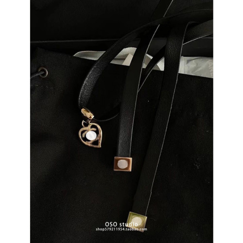 一眼喜歡 搭配好物楊冪同款長皮繩愛心項鍊 秒變時尚 自畱款choke