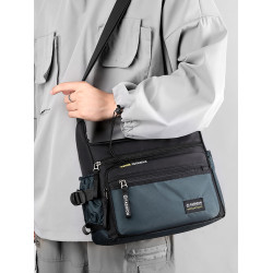 斜後後背包男大容量通勤包牛津布男包帶水杯位戶外徒步旅行爸爸單肩包