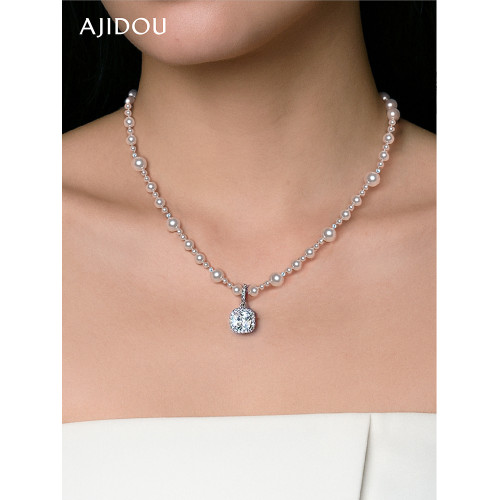 AJIDOU阿吉豆項鍊女款時尚珍珠方糖吊墜輕奢高級感飾品頸鏈鎖骨鍊 AJIDOU阿吉豆項鍊女款時尚珍珠方糖吊墜輕奢高級感飾品頸鏈鎖骨鍊