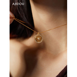 AJIDOU阿吉豆項鍊女款時尚金色八寶羅盤長頸鏈雙面花紋新中式吊墜