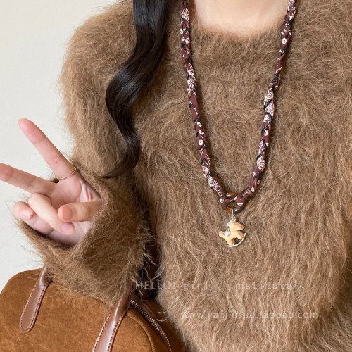 復古木質小馬吊墜項鍊女秋冬輕奢高級感抽拉長款毛衣鏈本命年配飾